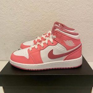 TRENDY Nike Air Jordan 1 Mid GS Valentines Day 2023  Size 35 DQ8423616